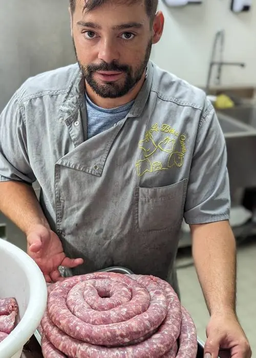 fabrication de la saucisse de toulouse - boucherie la bête à cornes toulouse