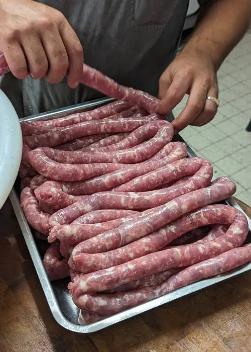 présentation de la saucisse de toulouse - boucherie la bête à cornes toulouse